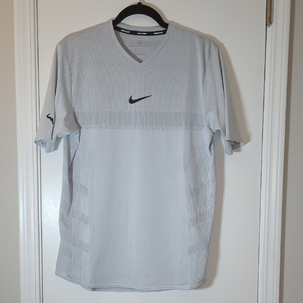 Nike Men's Gray Shirt